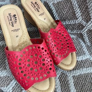 Gorgeous red sandals.